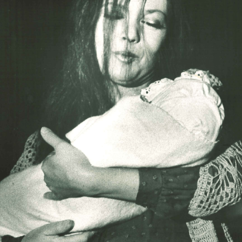 Kvinna med bebis