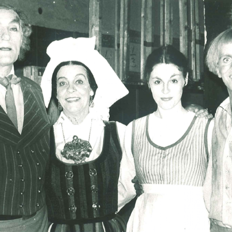 Foto av fyra skådespelare