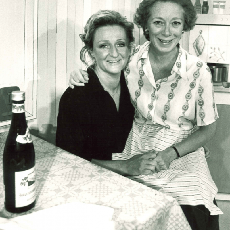 Två kvinnor i ett kök