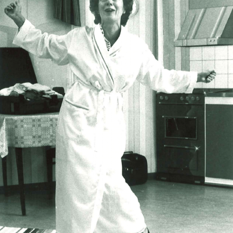 kvinna dansar i badrock 