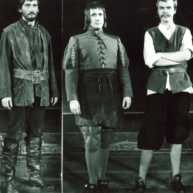 tre män på scen