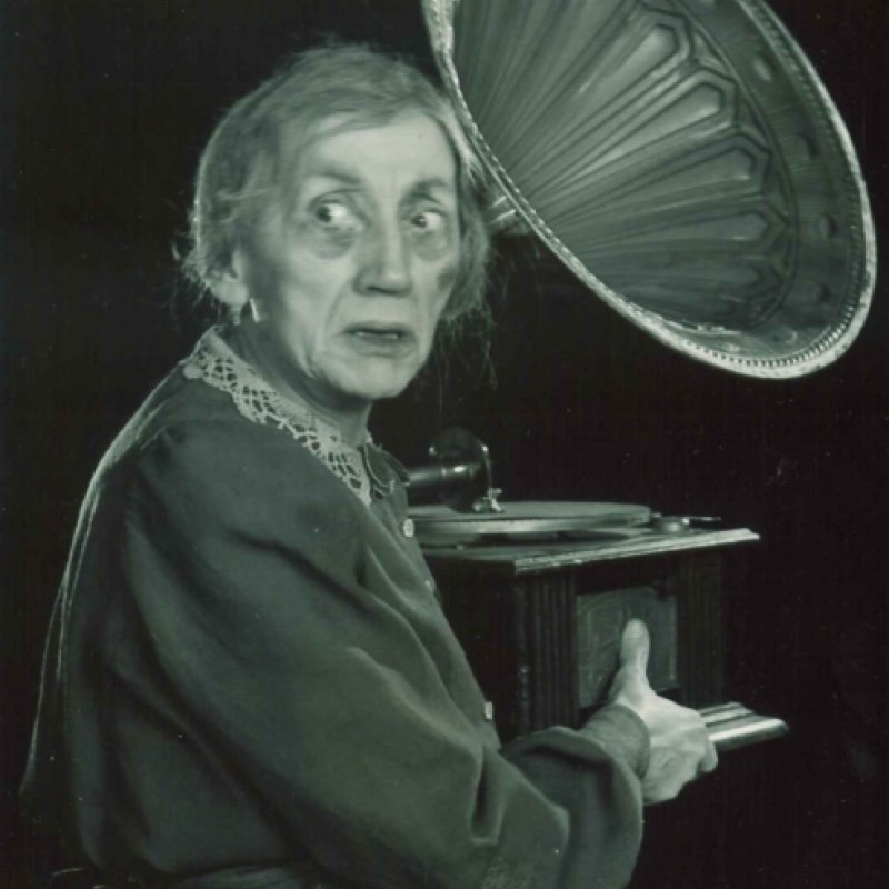 kvinna med grammofon 