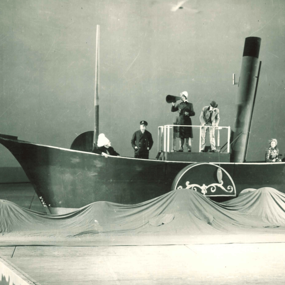 Sex personer på en båt