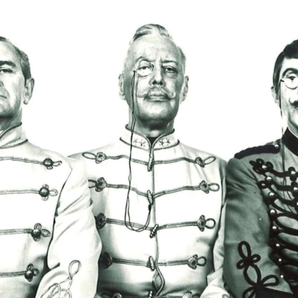 Tre män i uniform