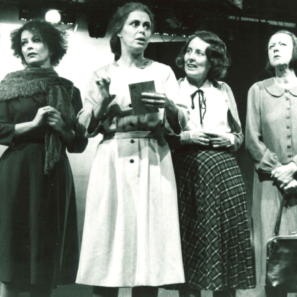 Fyra kvinnor på en rad